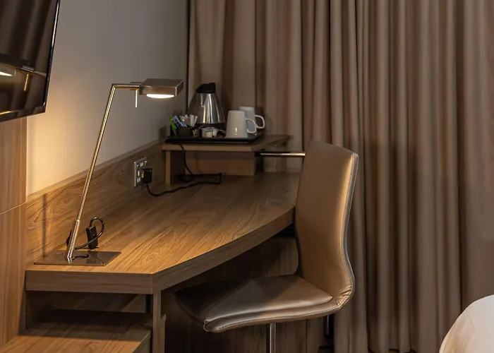  Holiday Inn London West By Ihg